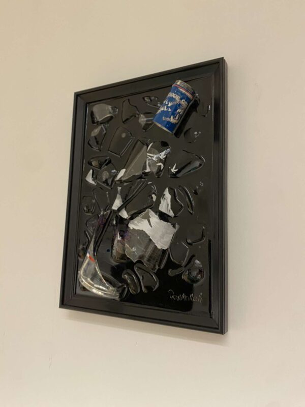 Kunstwerk: Grey Goose fles in gebroken glas, modern kunst, glaskunst, mixologie, luxe, abstract kunst